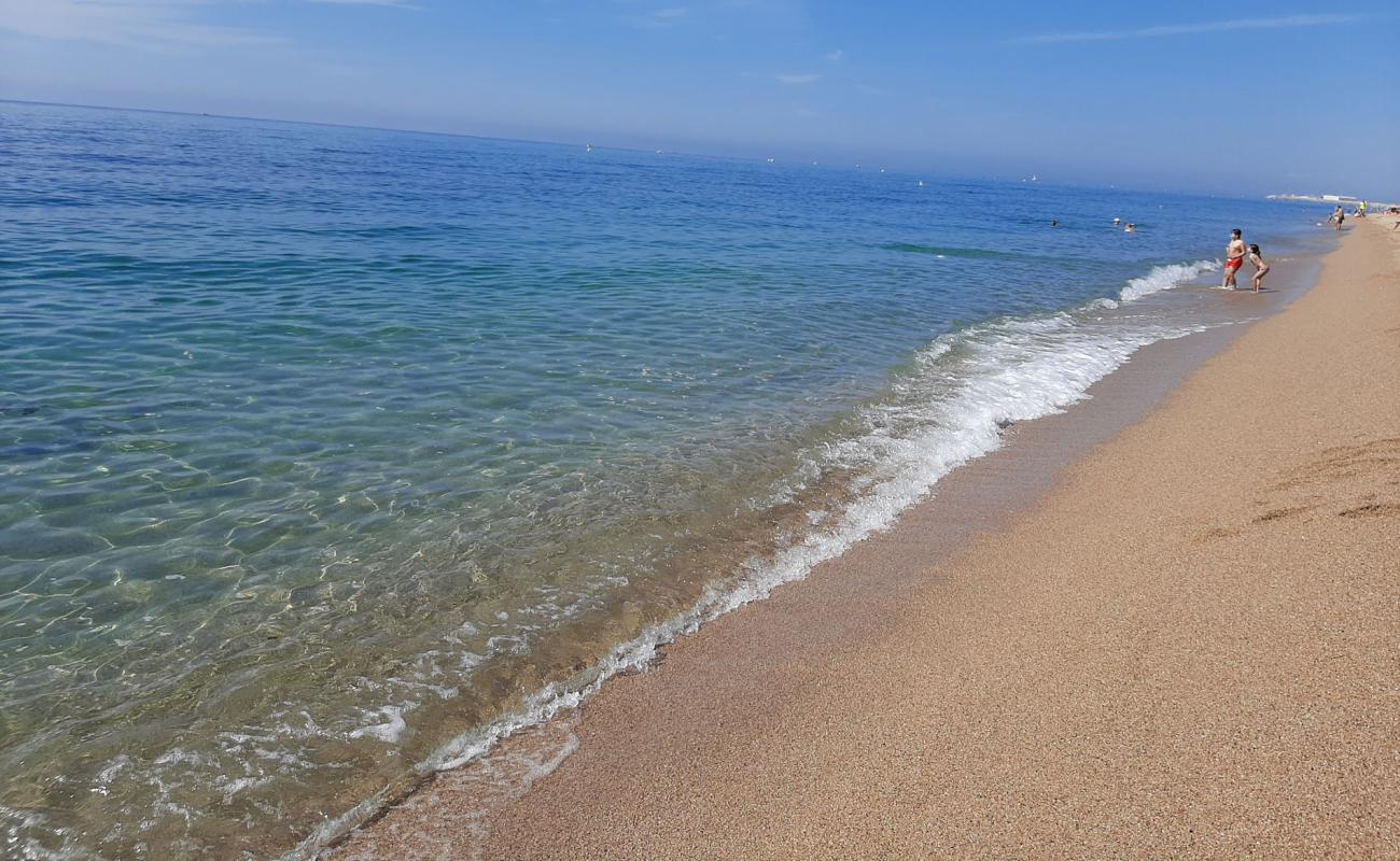 Photo de Canet De Mar avec sable beige de surface