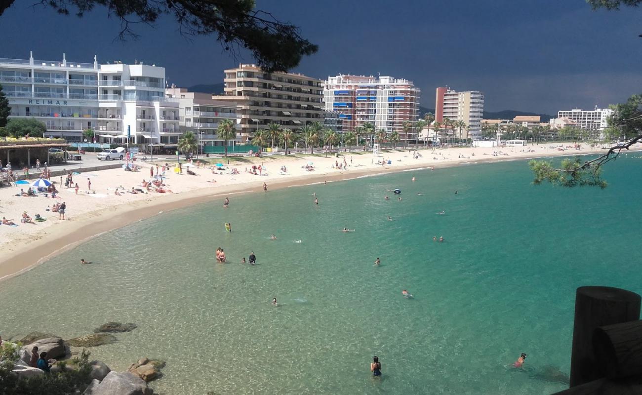Photo de Plage de Torre Valentina avec sable beige de surface