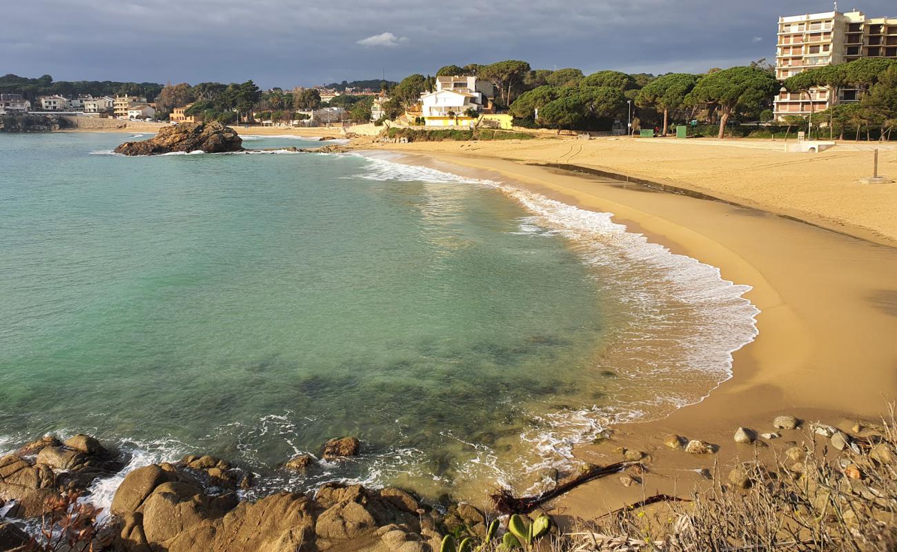 Photo de Plage de La Fosca avec sable beige de surface
