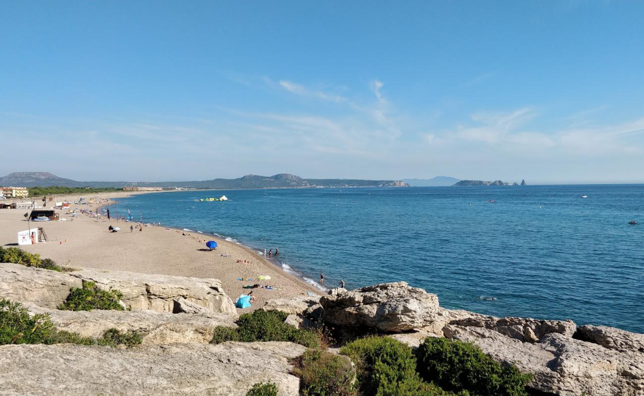 Photo de Plage de Raco avec sable beige de surface