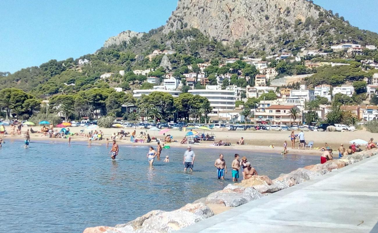 Photo de Plage de L'Estartit avec sable beige de surface