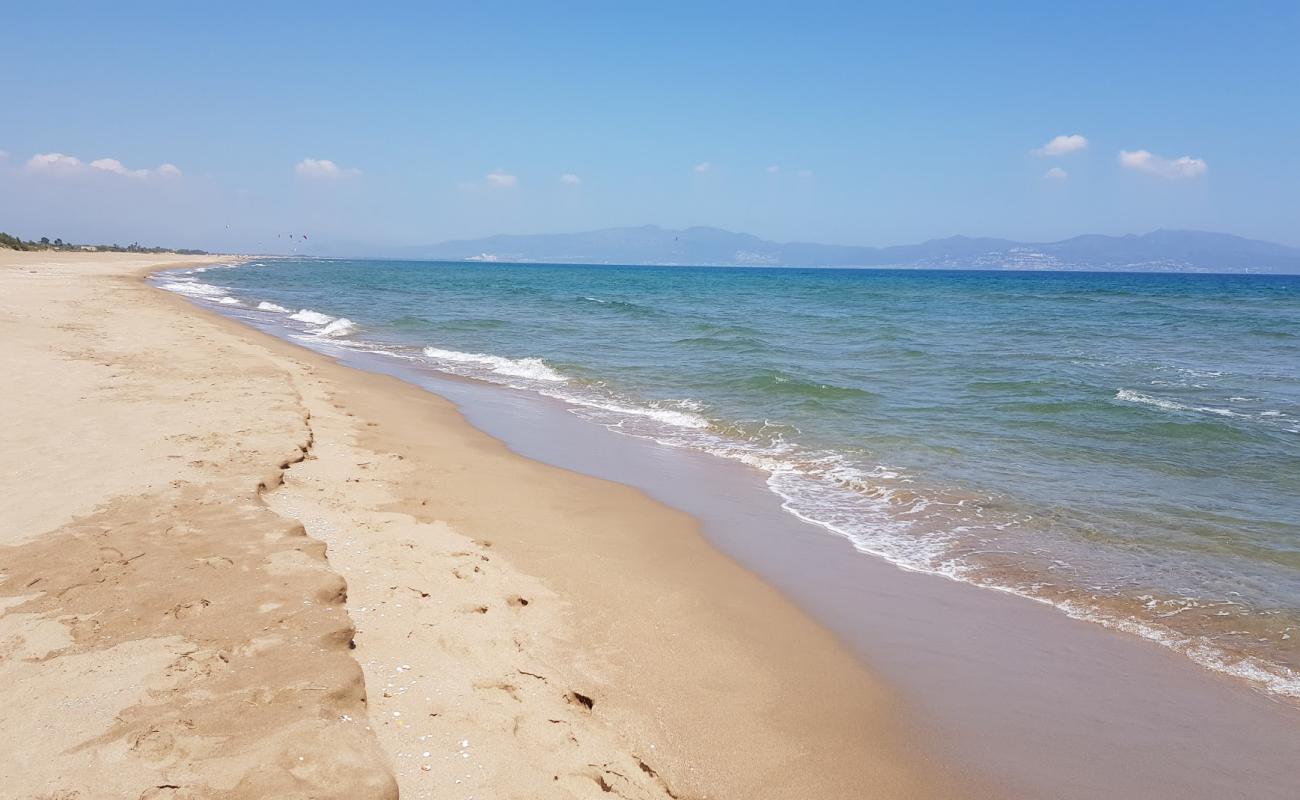 Photo de Sant Pere Pescador avec sable beige fin de surface