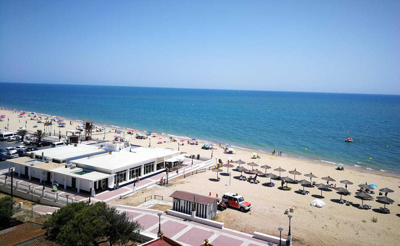 Photo de Playa de el Portil avec sable lumineux de surface