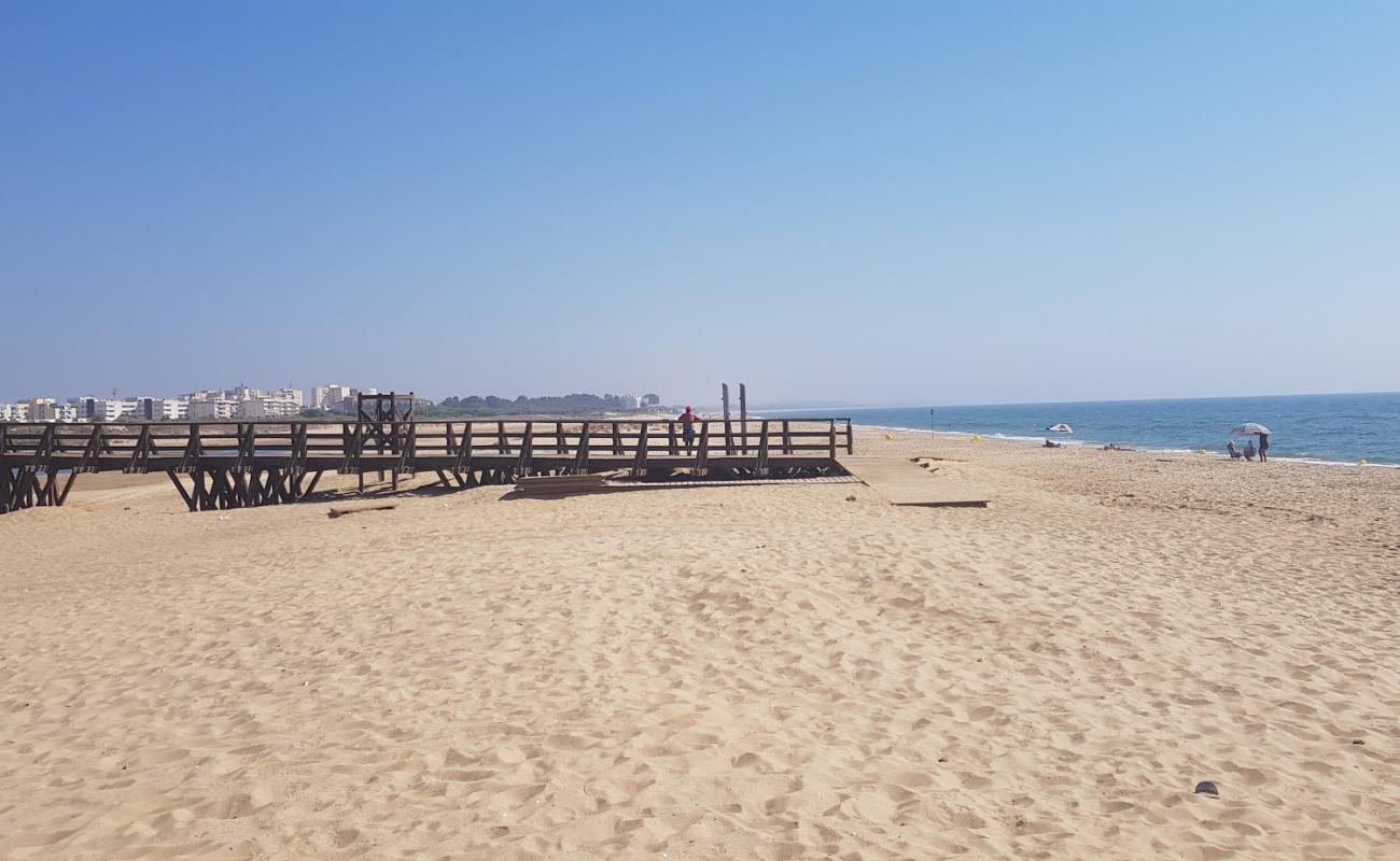 Photo de Playa del Vigia avec sable lumineux de surface