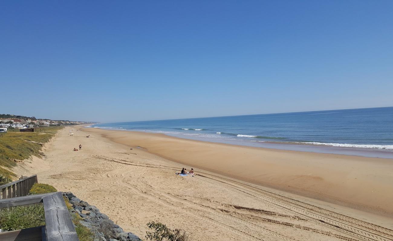 Photo de Plage de Mazagon avec sable lumineux de surface