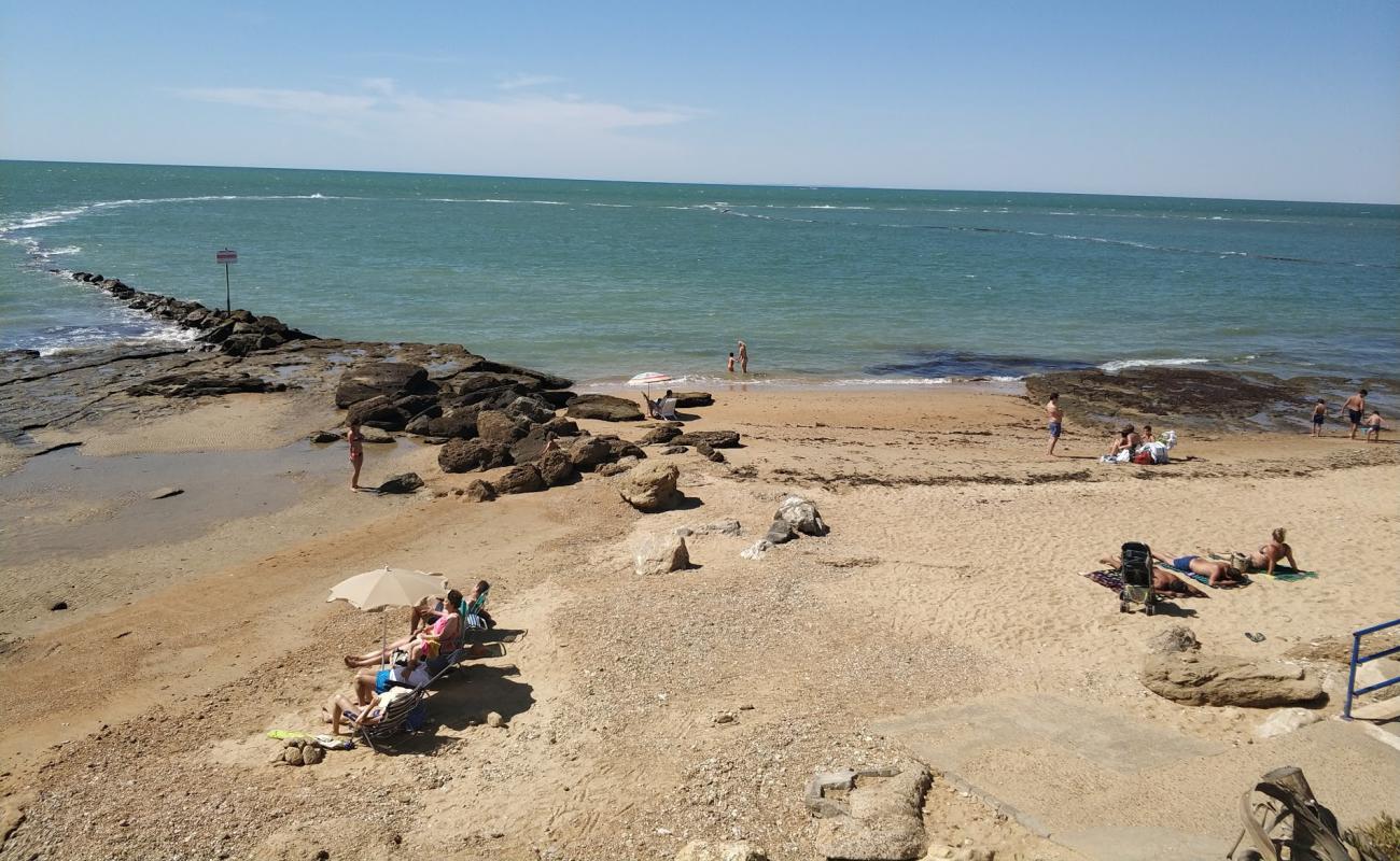 Photo de Los Corrales avec sable beige de surface