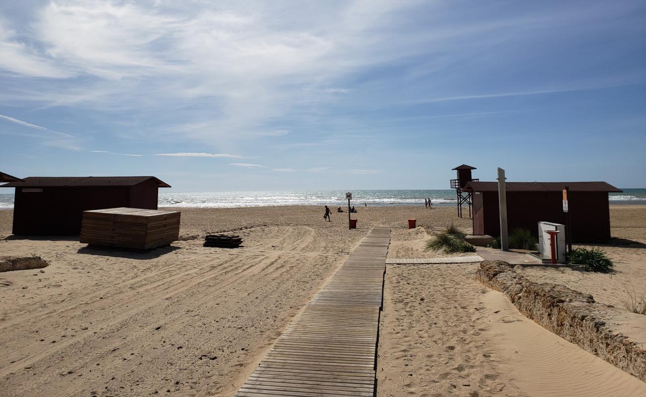 Photo de Playa el Chato avec sable lumineux de surface