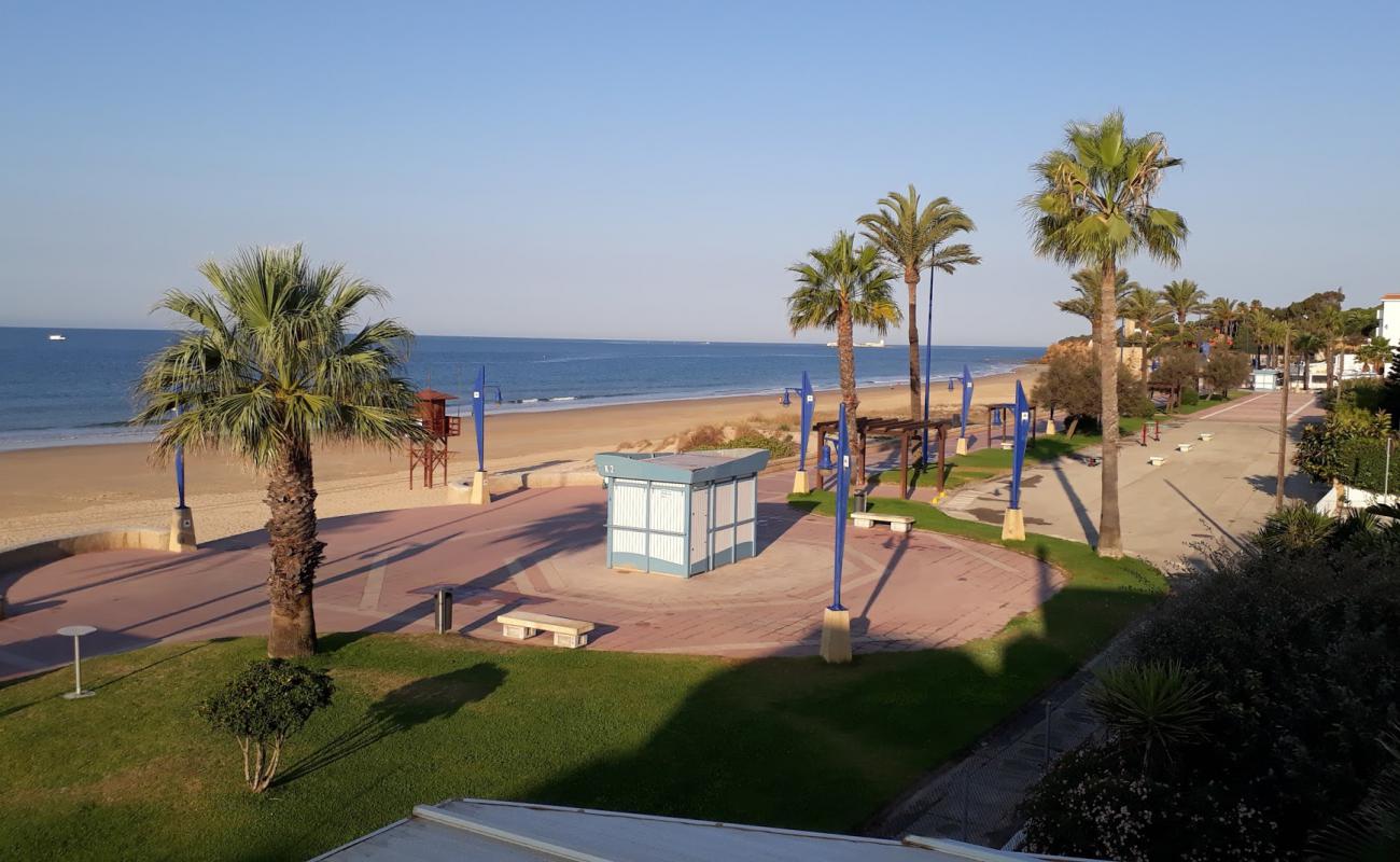 Photo de playa de la barrosa avec sable lumineux de surface