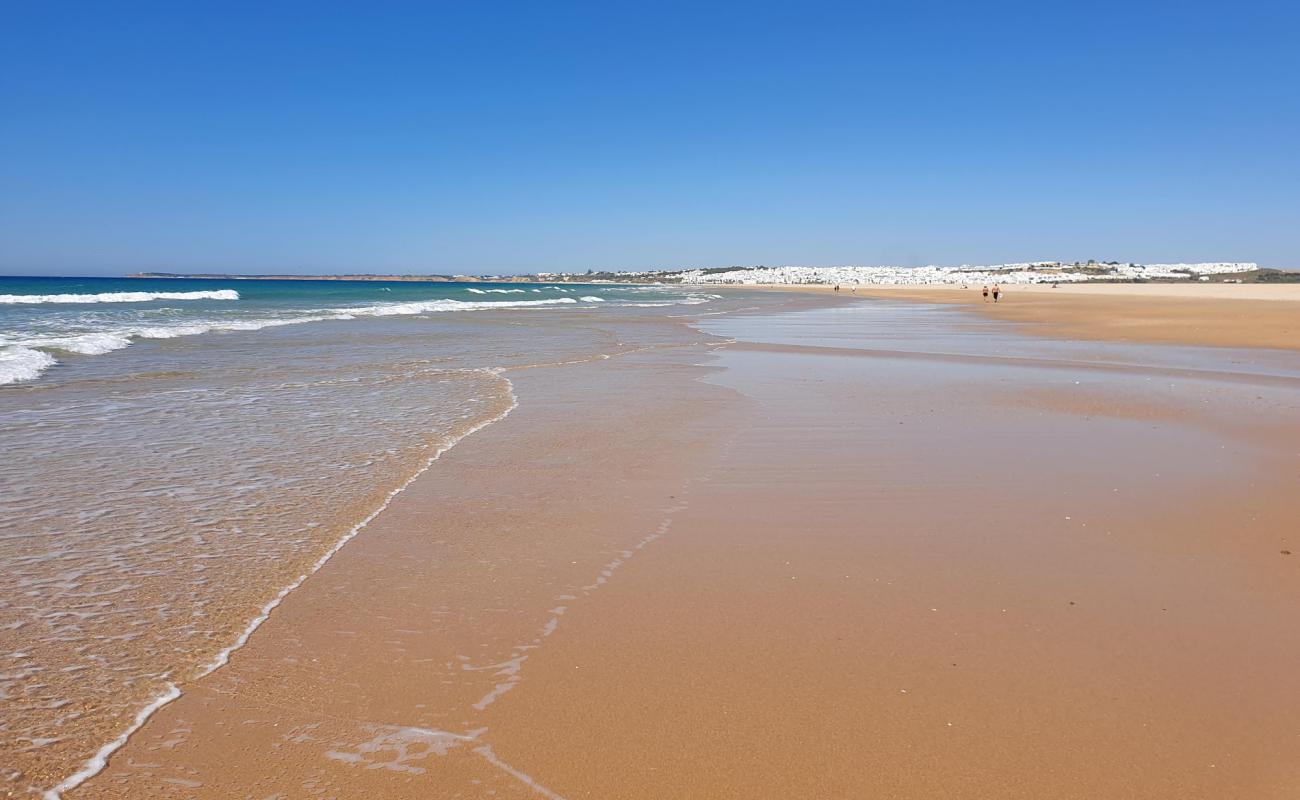 Photo de Playa de Castilobo avec sable lumineux de surface