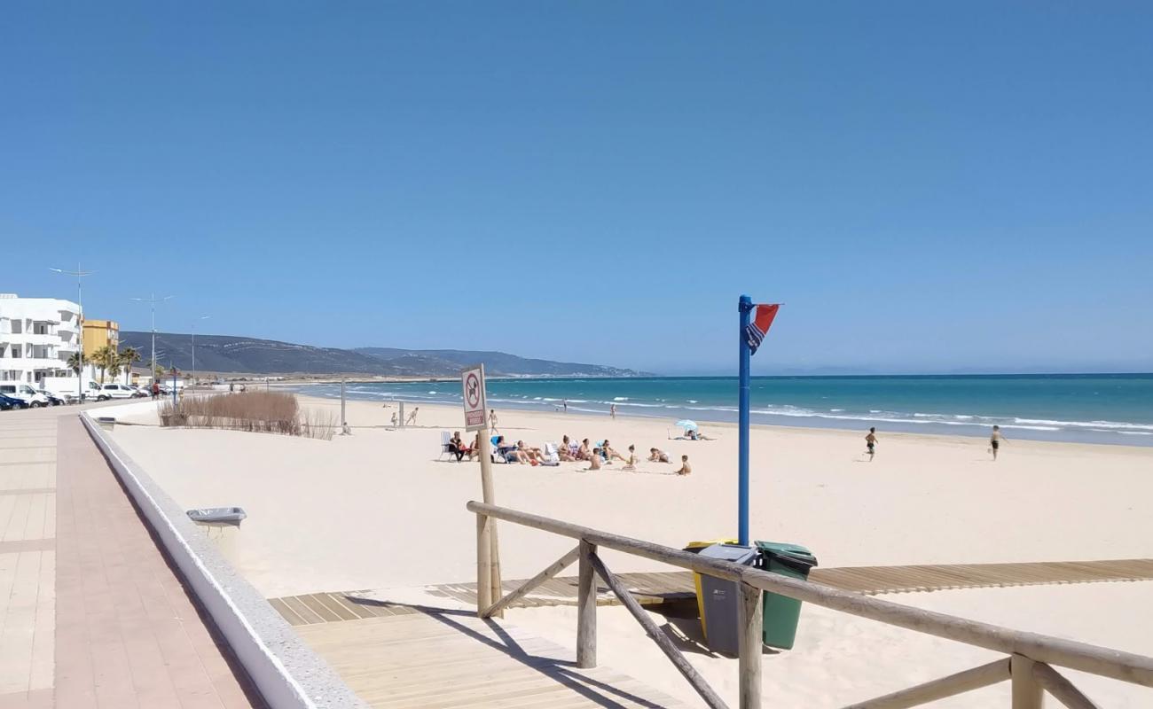 Photo de Plage de Barbate avec sable fin et lumineux de surface