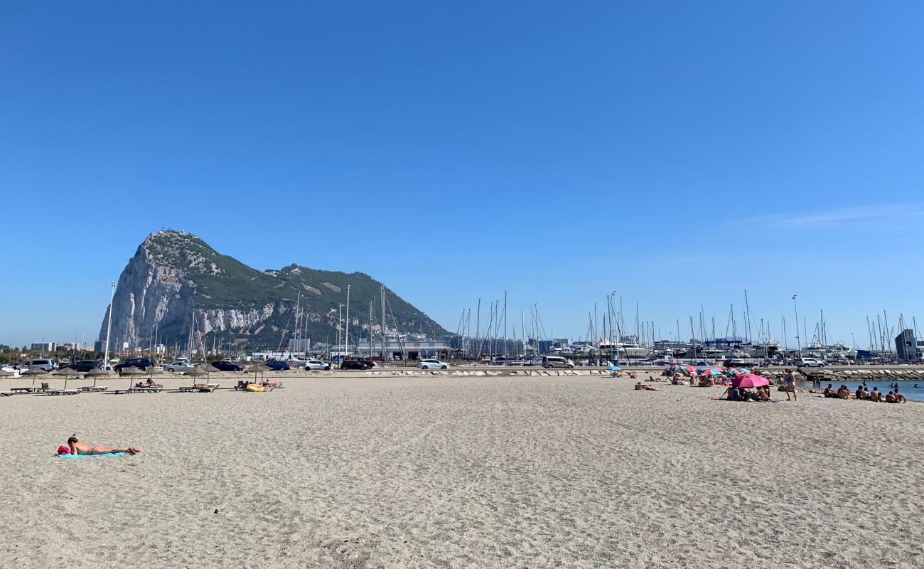 Photo de La linea beach avec sable beige de surface