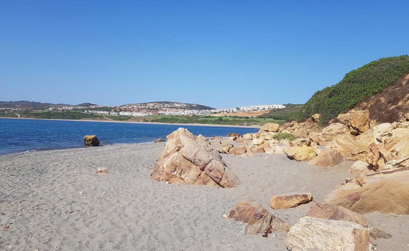 Photo de Playa de Torrecarbonera avec sable gris de surface