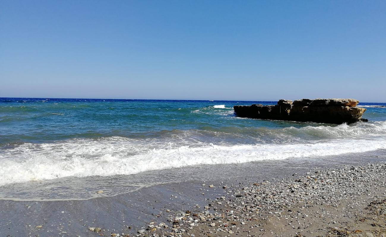 Photo de Playa de la Galera avec sable gris de surface