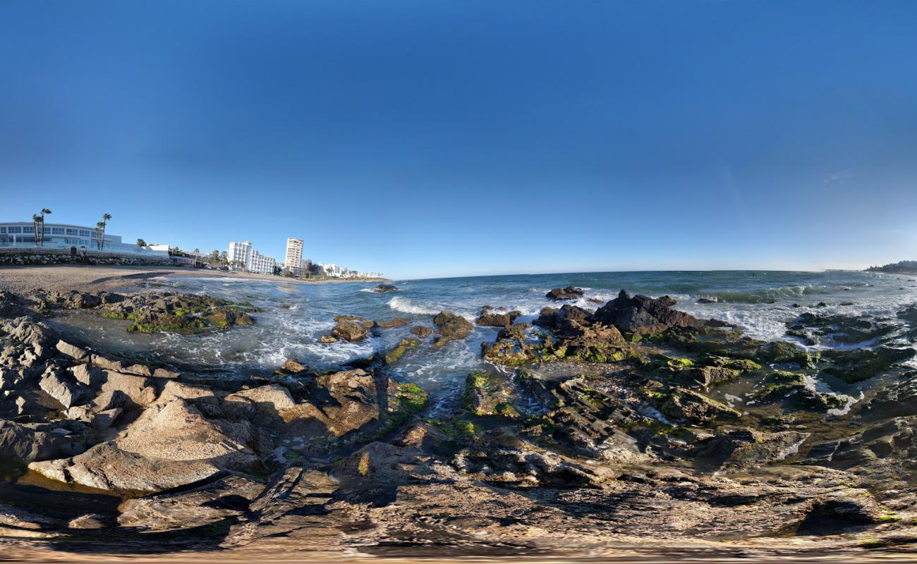 Photo de Playa Riviera avec sable gris de surface