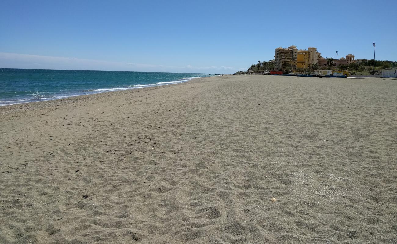 Photo de Playa del Castillo Sohail avec sable gris de surface