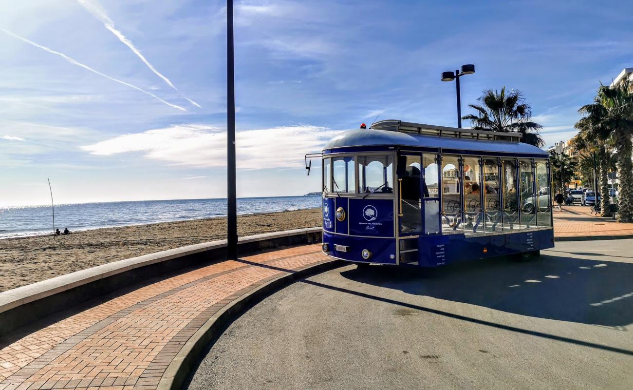 Photo de Playa Torreblanca avec sable gris de surface