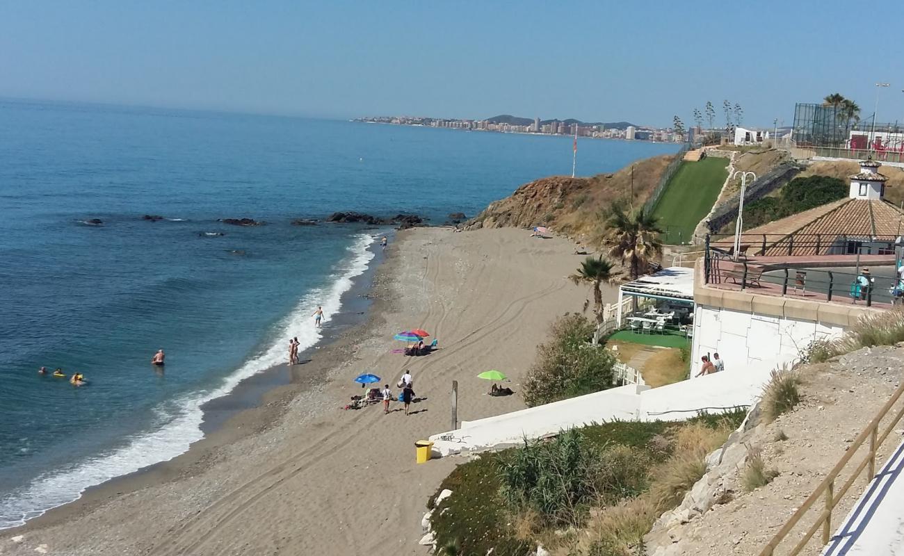 Photo de Playa la Perla avec sable gris de surface