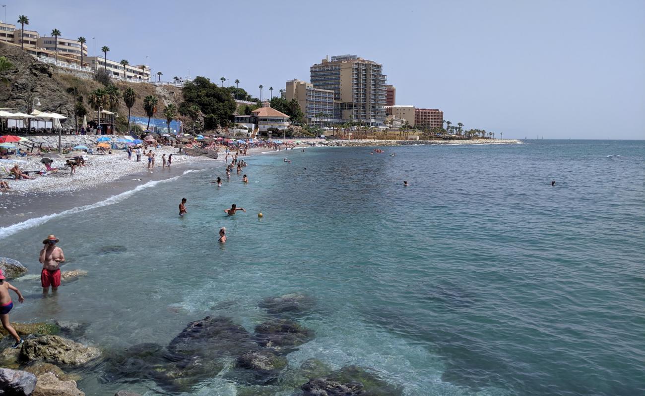 Photo de Playa Torrevigia avec sable gris de surface
