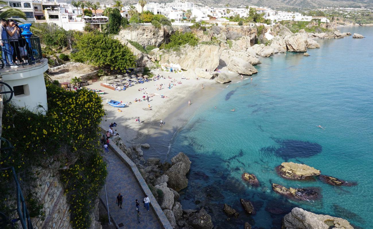 Photo de Plage de Calahonda avec sable gris de surface