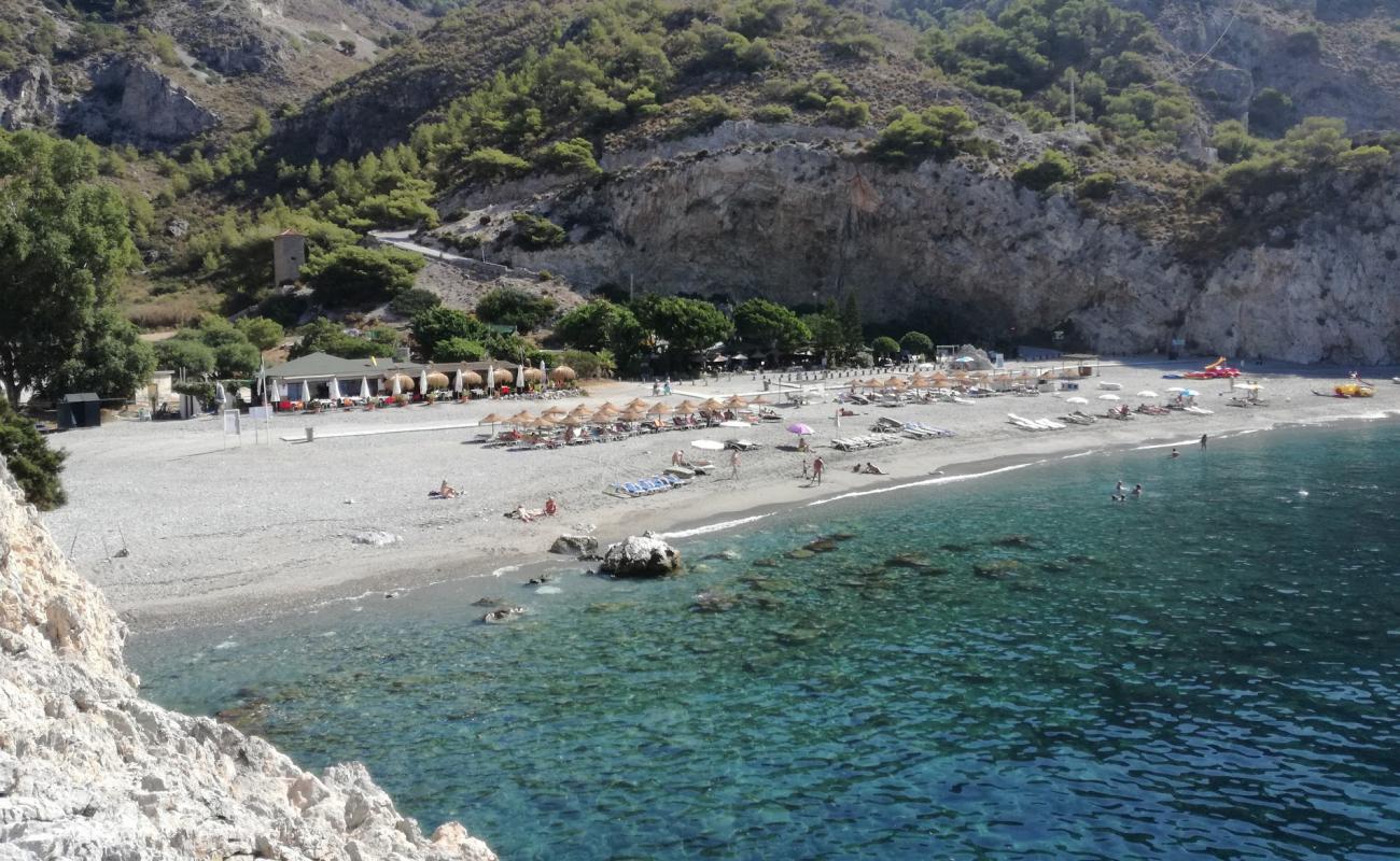 Photo de Plage de Cantarrijan avec caillou fin gris de surface