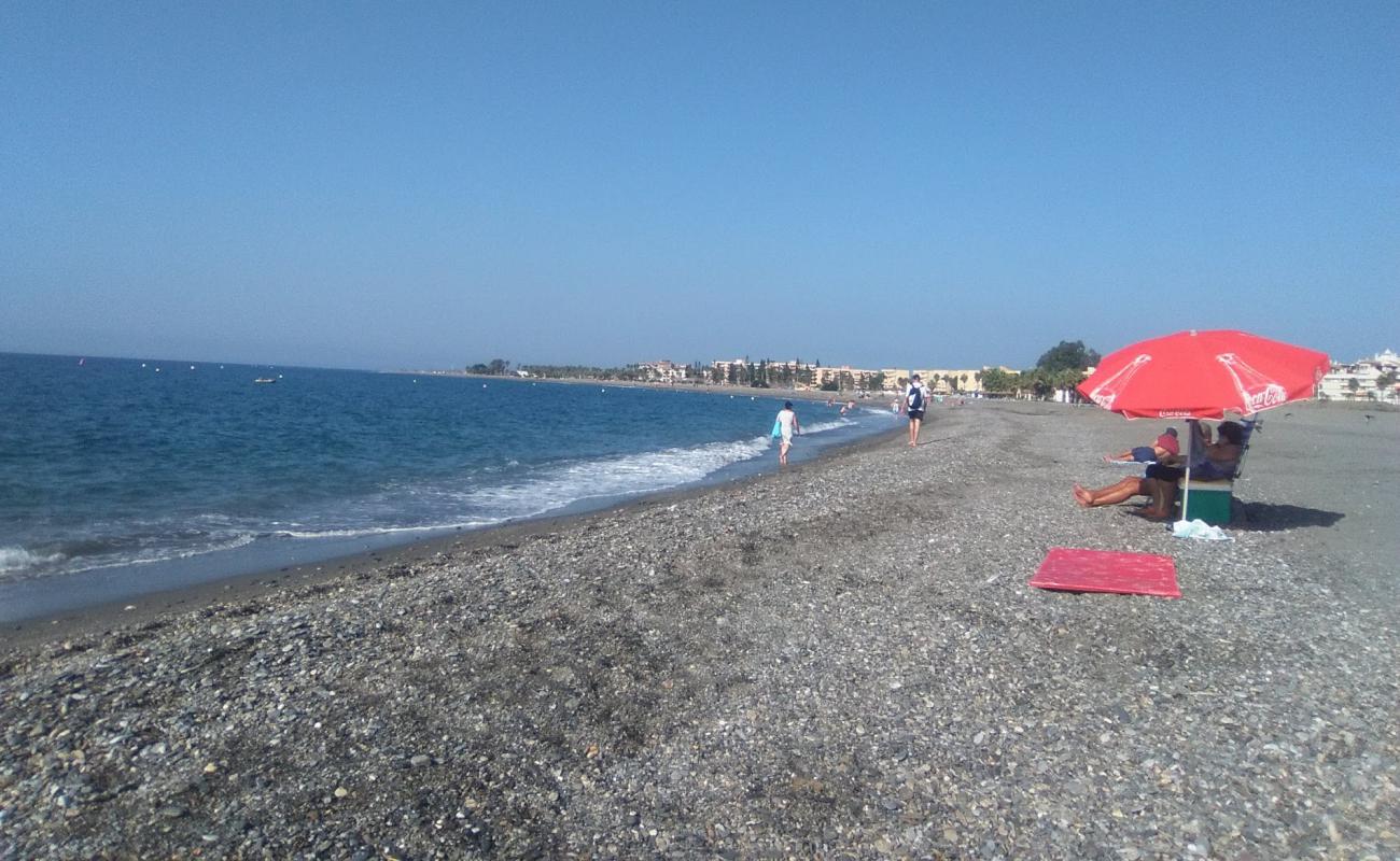 Photo de Plage de Motril (Plage de Grenade) avec sable coquillier gris de surface