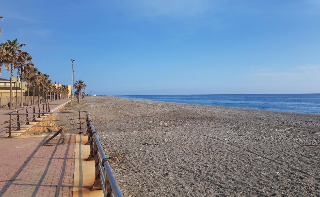 Photo de Playa de la Sirena Loca avec caillou fin gris de surface