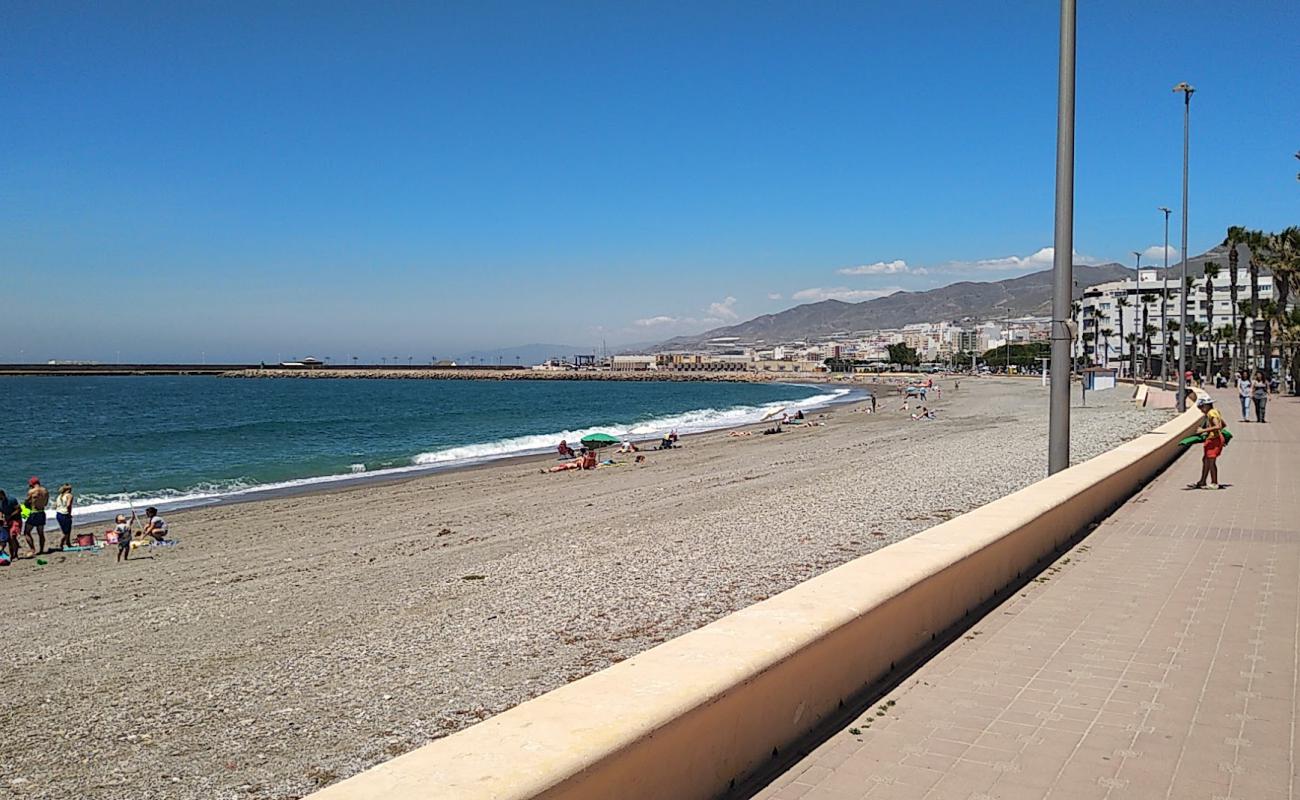 Photo de Playa de San Nicolas avec petits galets gris de surface