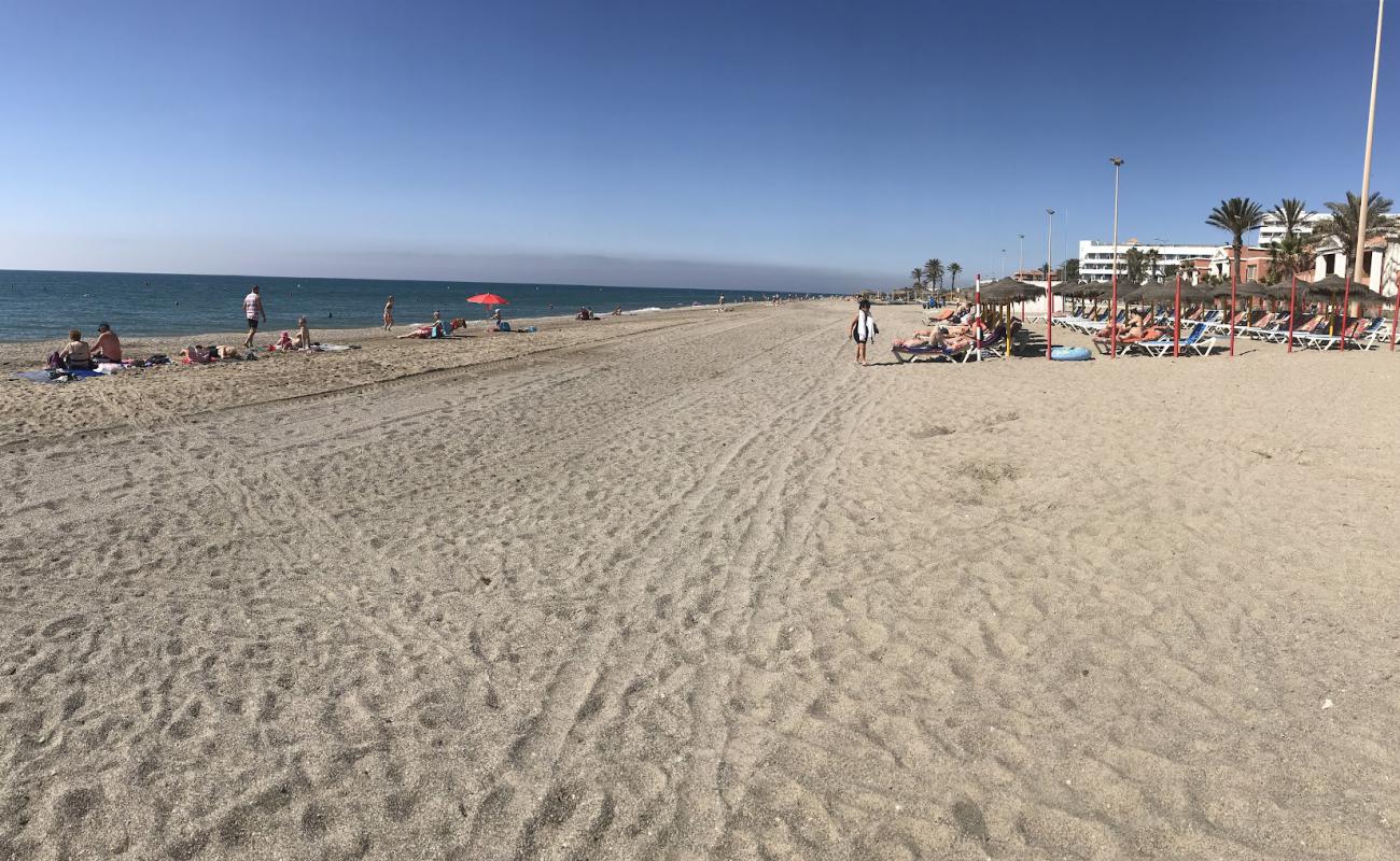 Photo de Serena Plage avec sable de coquillages gris de surface