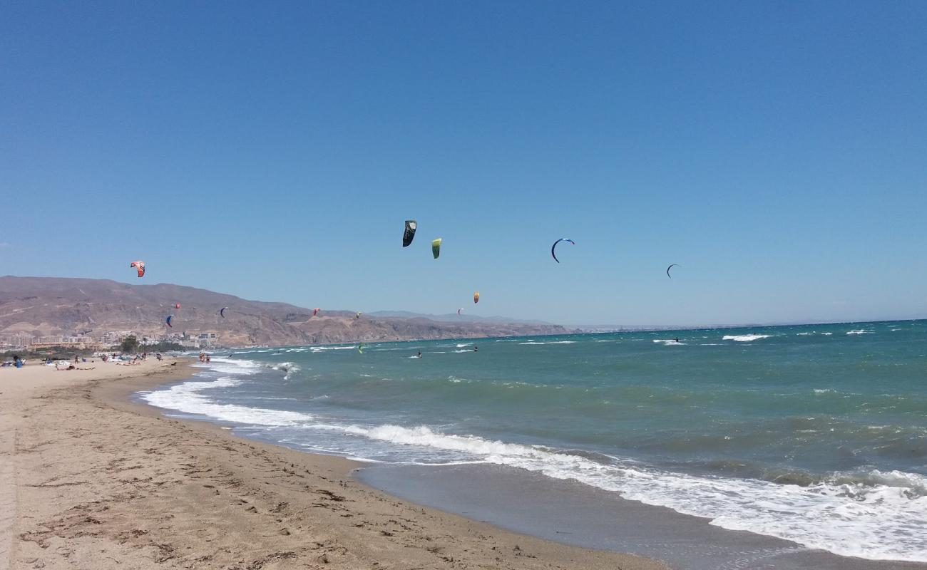 Photo de Playa de las Salinas avec sable coquillier gris de surface