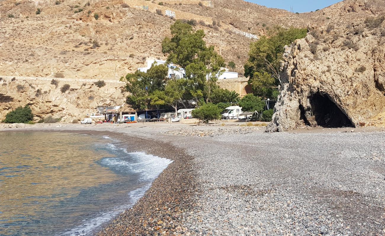 Photo de Nemo beach avec sable noir avec caillou de surface