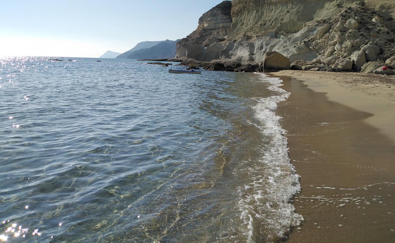 Photo de Cala del Sol avec sable lumineux de surface