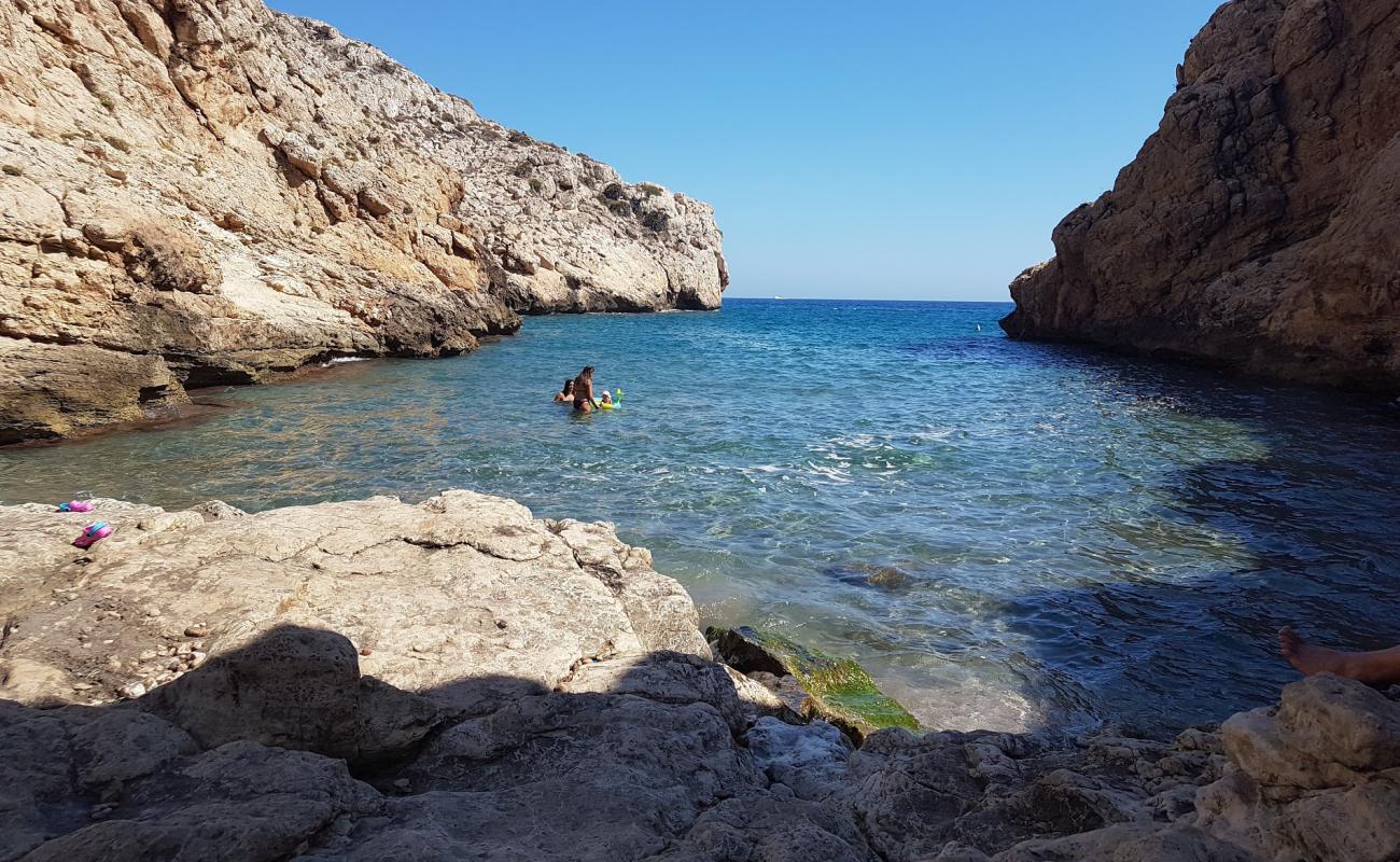 Photo de Cala Paraiso avec sable brun de surface