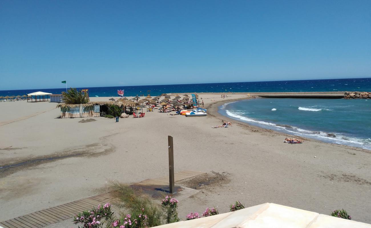 Photo de Playa Cueva del Lobo avec sable brun de surface