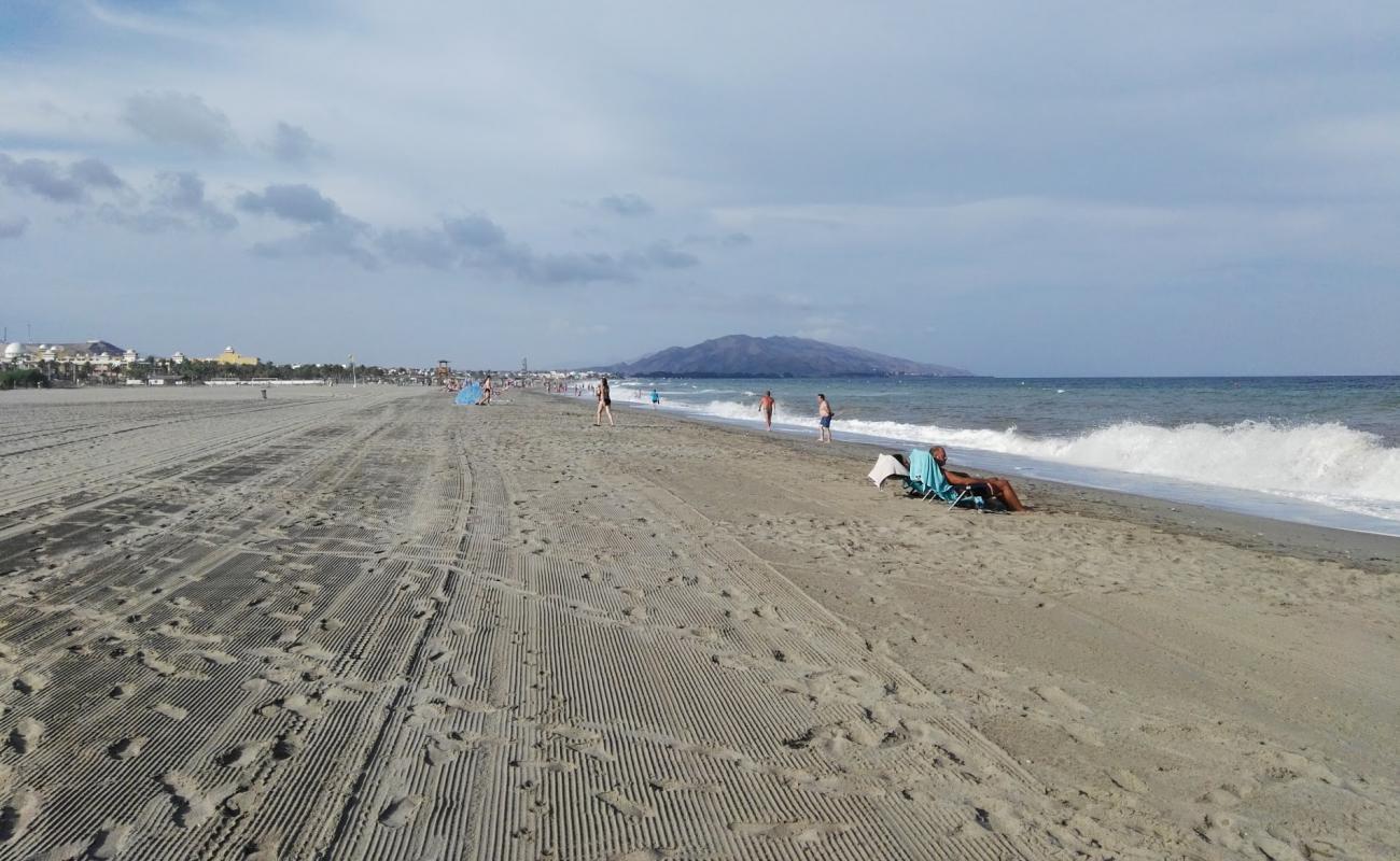 Photo de Playa de Puerto del Rey avec sable lumineux de surface