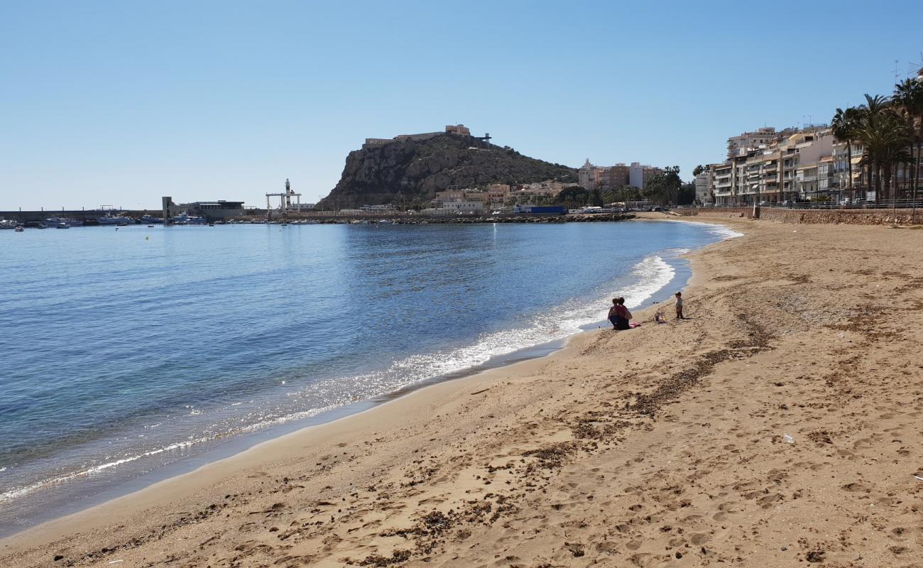 Photo de Playa de Levante avec sable gris de surface