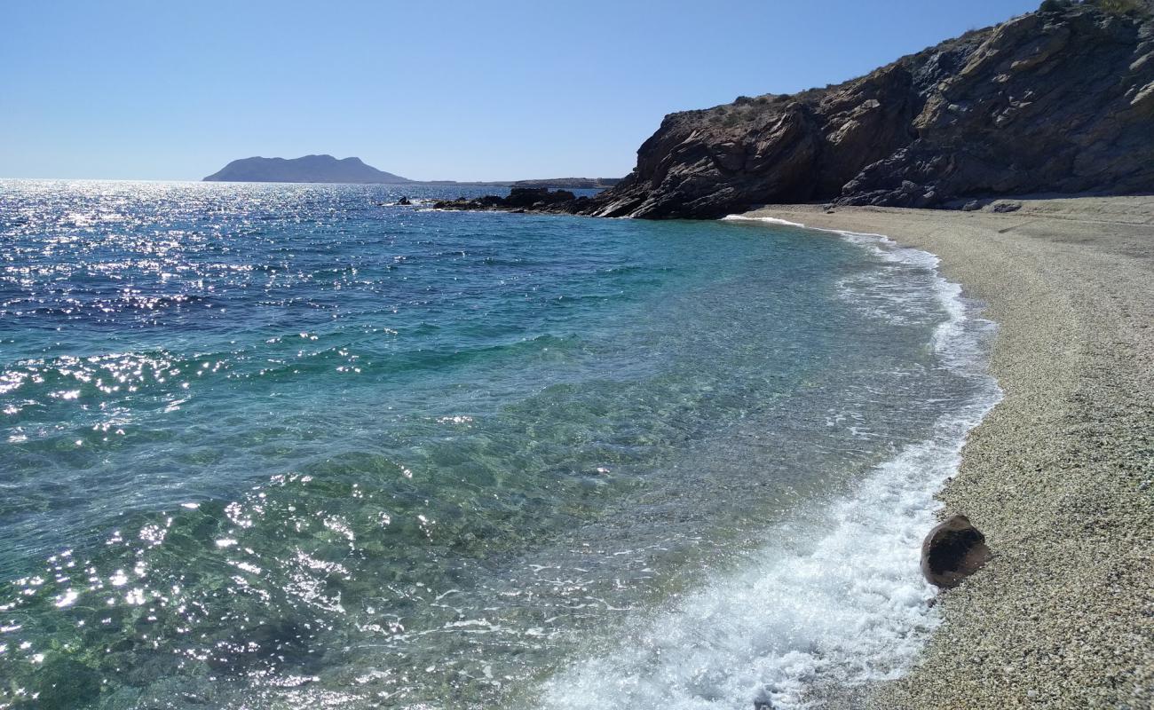 Photo de Cala Junquera avec caillou fin gris de surface