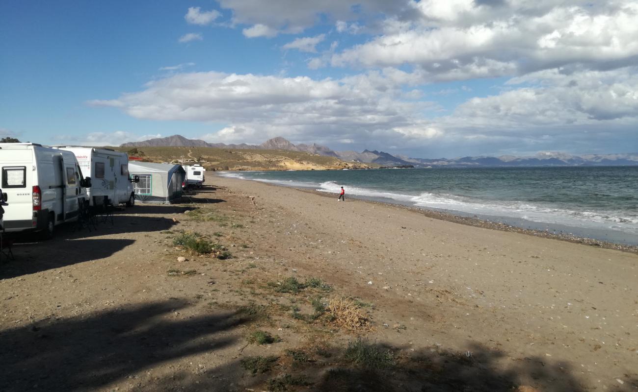 Photo de Playa de Parazuelos avec sable brun de surface