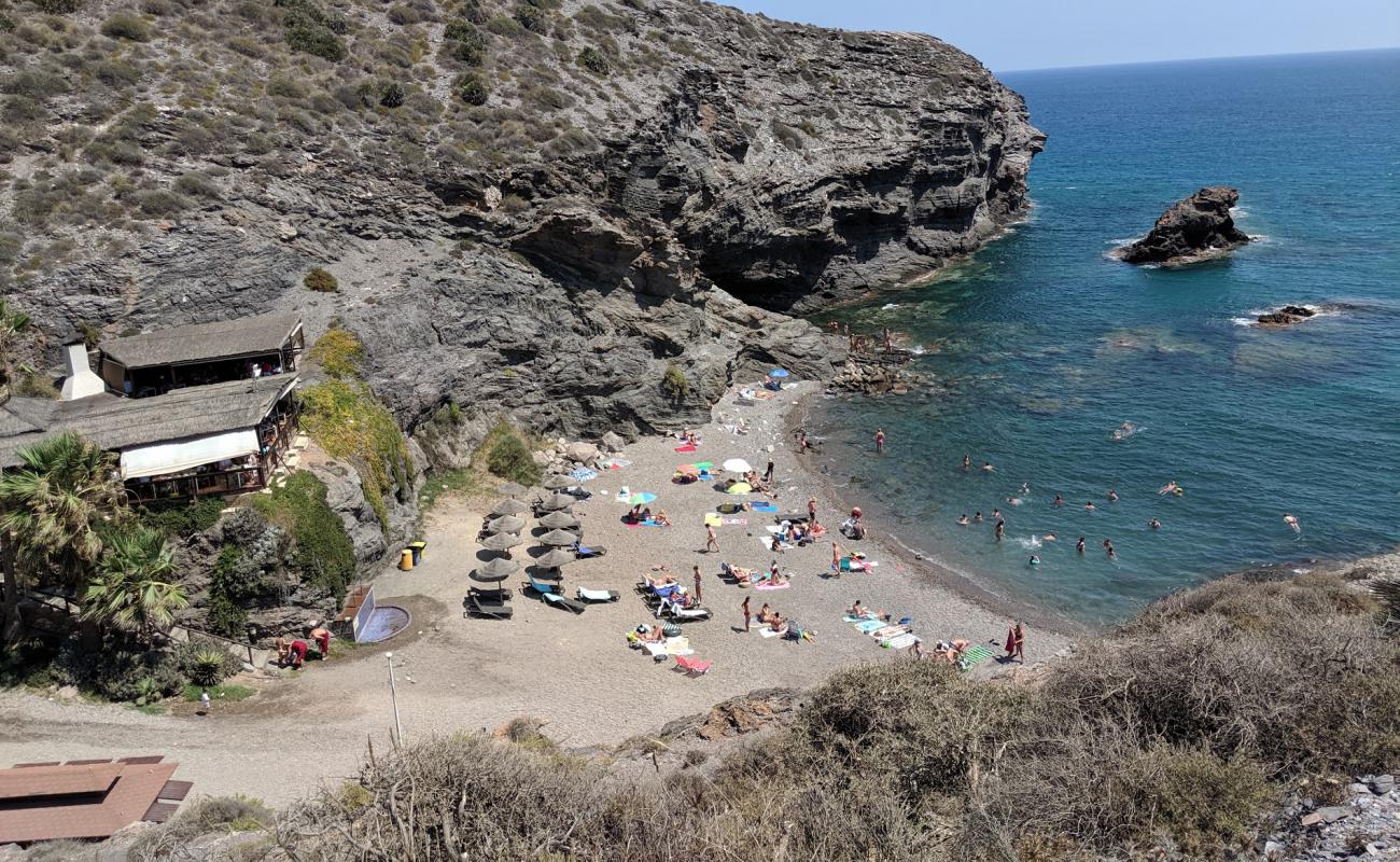 Photo de Cala del Barco avec sable coquillier gris de surface