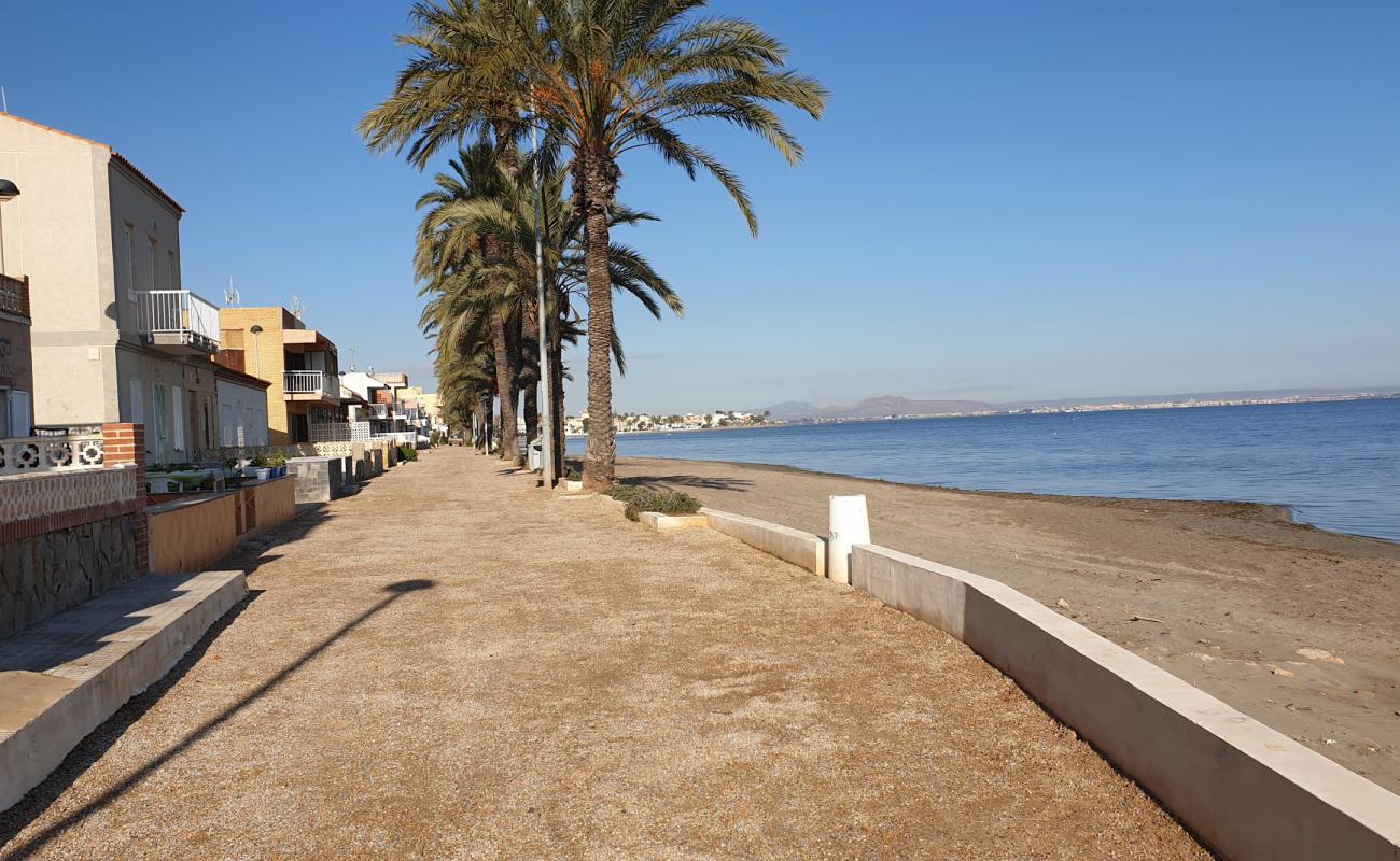 Photo de Playa de los Urrutias avec sable brun de surface