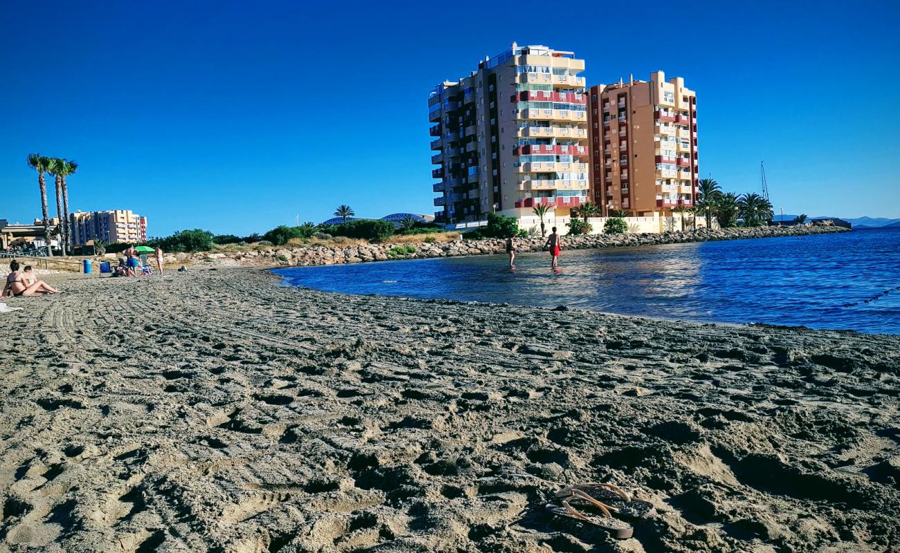 Photo de Playa Chica avec sable gris de surface