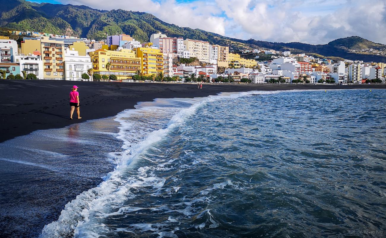Photo de Playa de Santa Cruz avec sable noir de surface