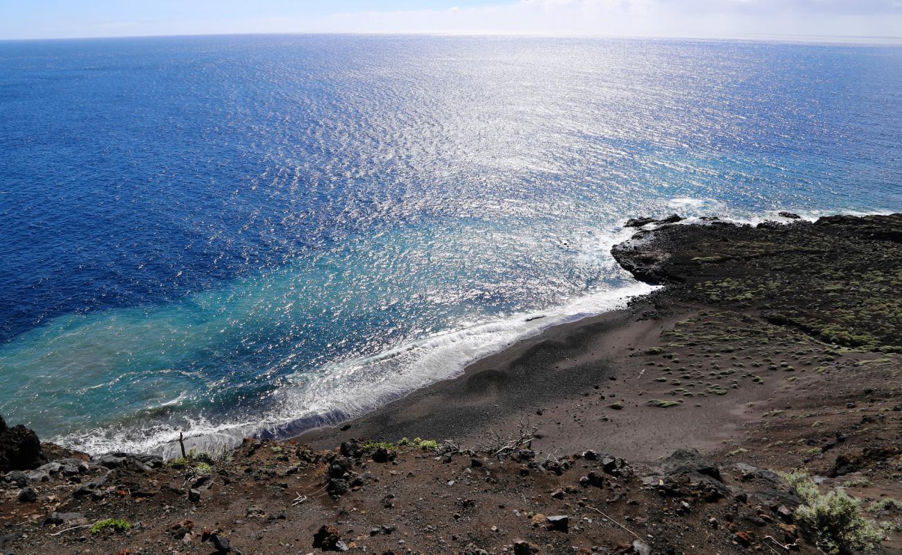 Photo de Playa del Azufre avec sable blanc & rochers de surface