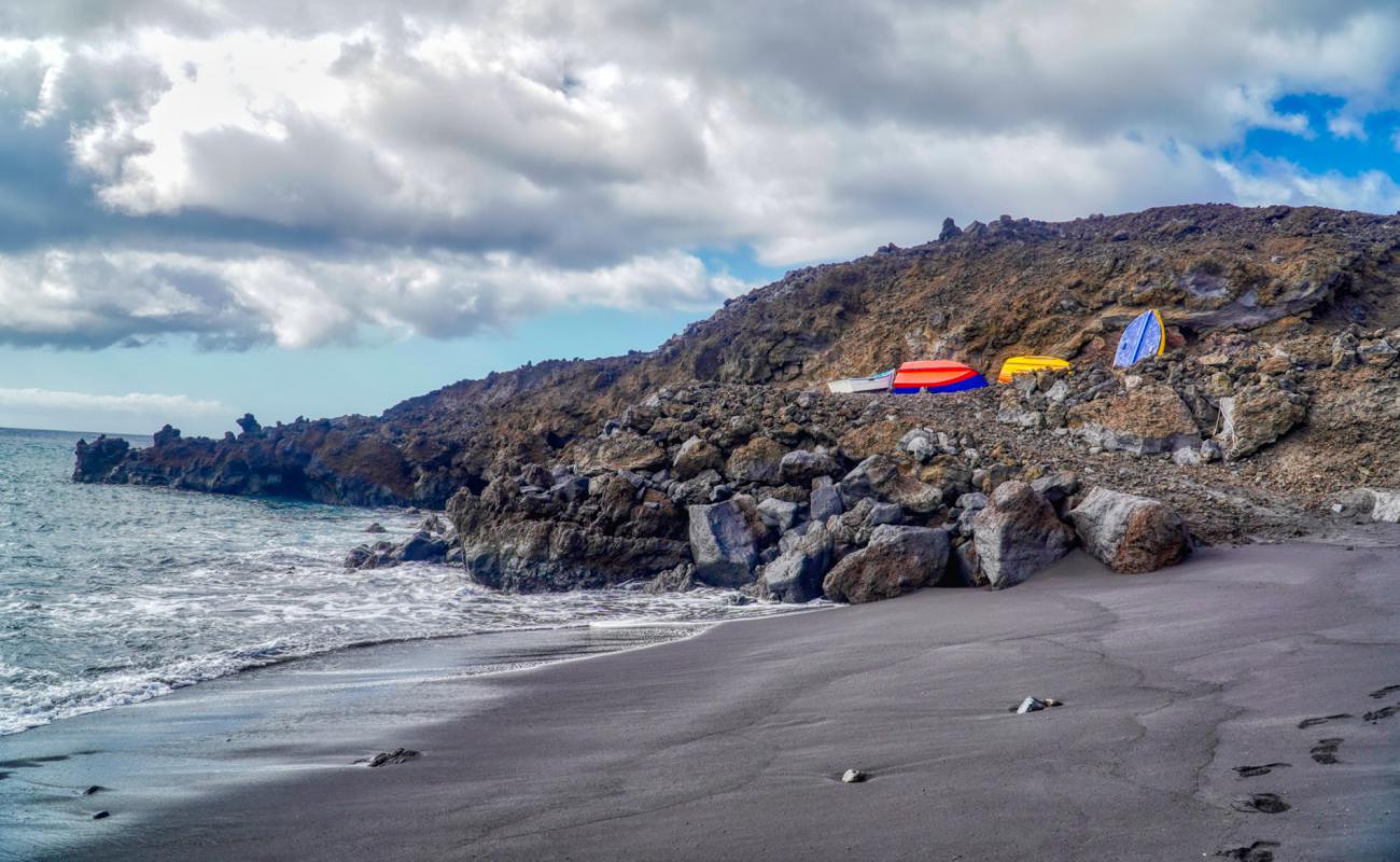 Photo de Playa de Maschalani avec sable noir de surface