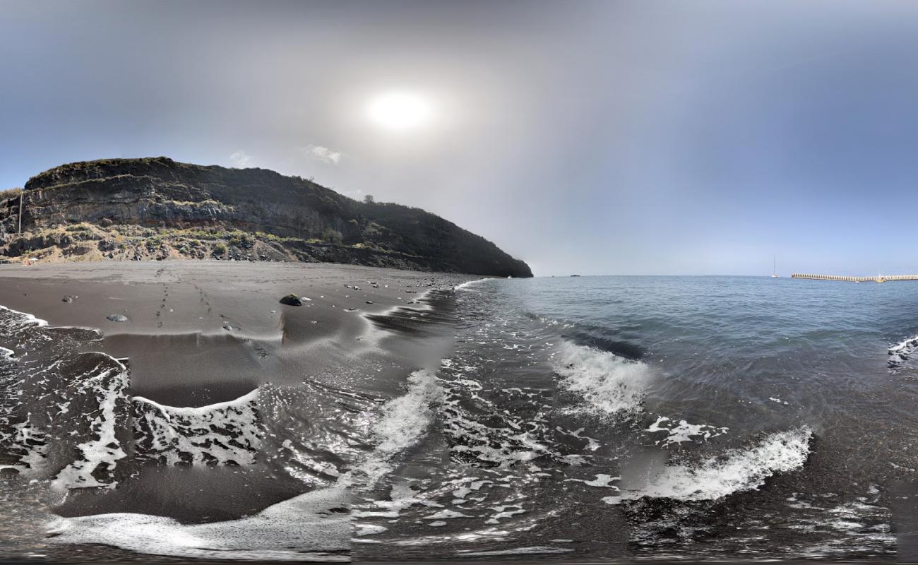 Photo de Tazacorte beach avec sable noir de surface