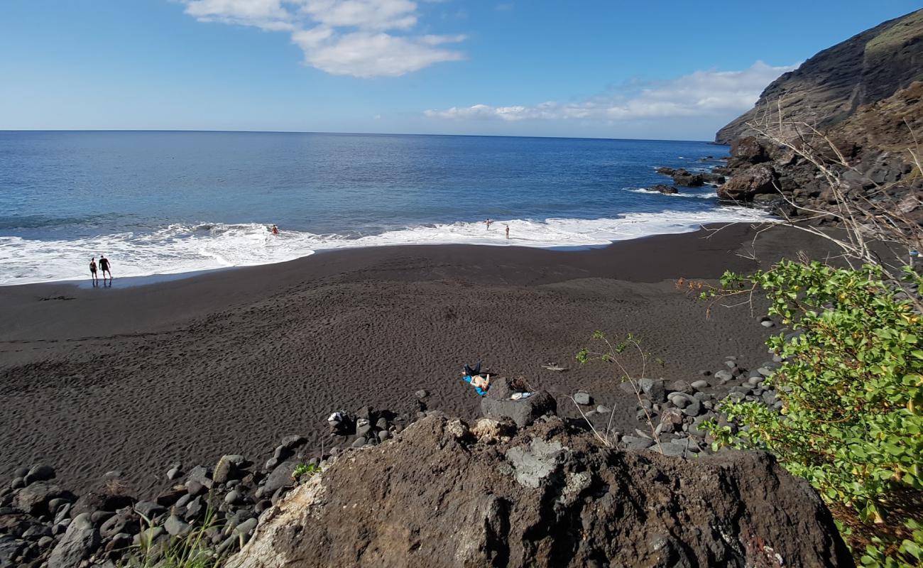 Photo de Playa La Veta avec sable gris de surface