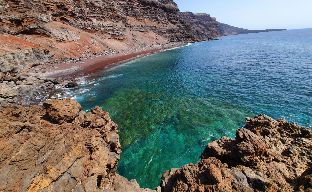 Photo de Playa del Verodal avec sable rose de surface