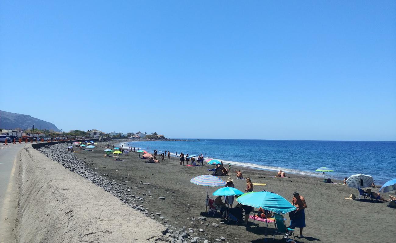 Photo de Playa Valle Gran Rey avec sable gris de surface