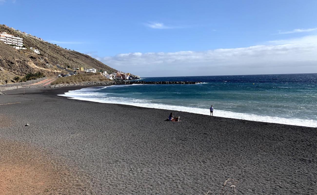 Photo de Playa de la Nea avec sable gris de surface