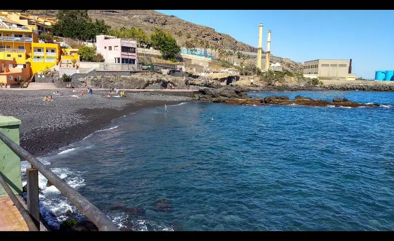 Photo de Playa Las Caletillas avec sable gris avec caillou de surface