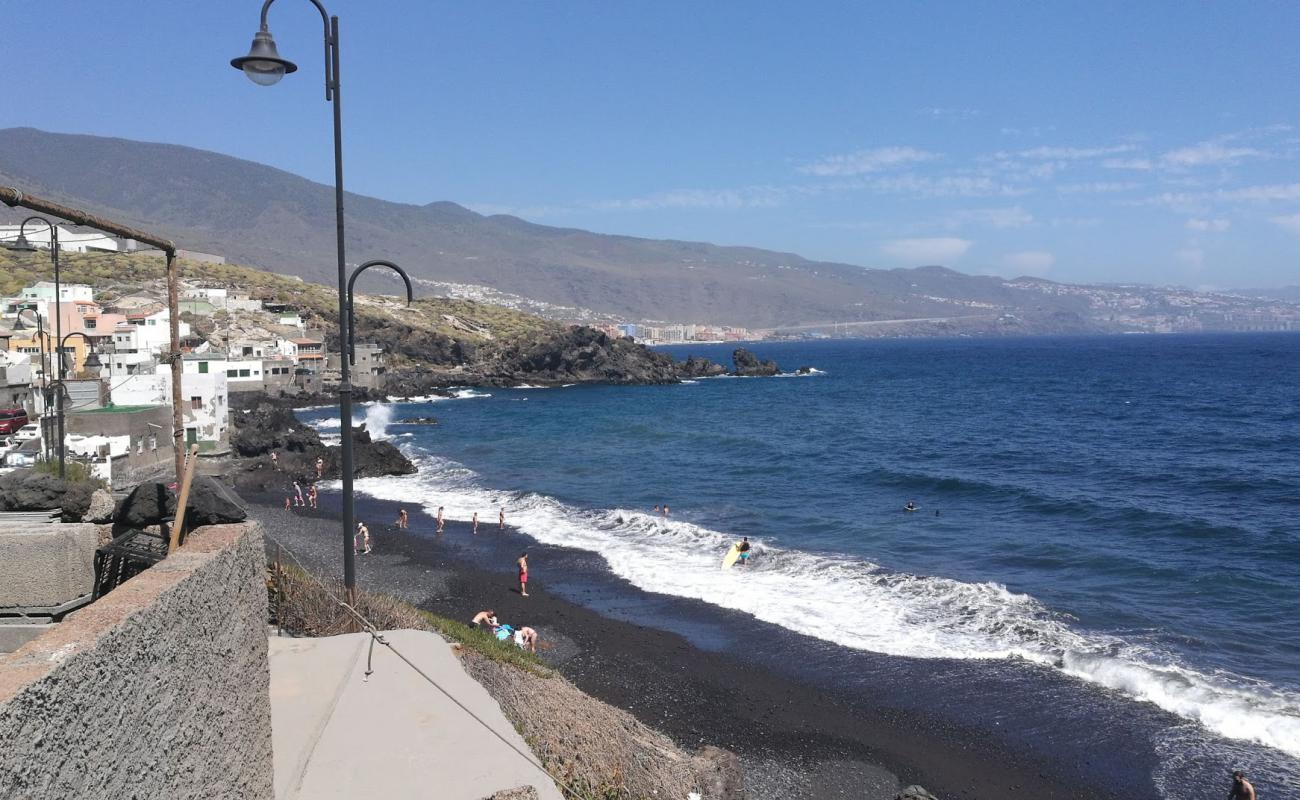 Photo de Playa De La Viuda avec sable gris avec caillou de surface